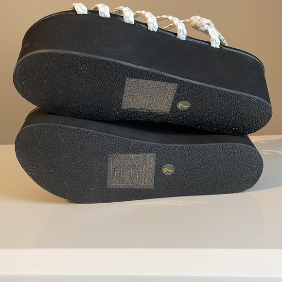 Urban Outfitters Platform Sandals - Picture 3 of 5